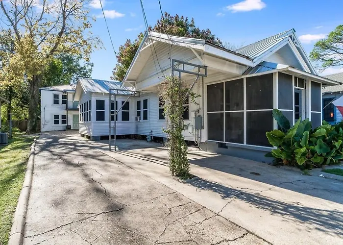Spacious 4br Retreat In The Heart Of Lafayette