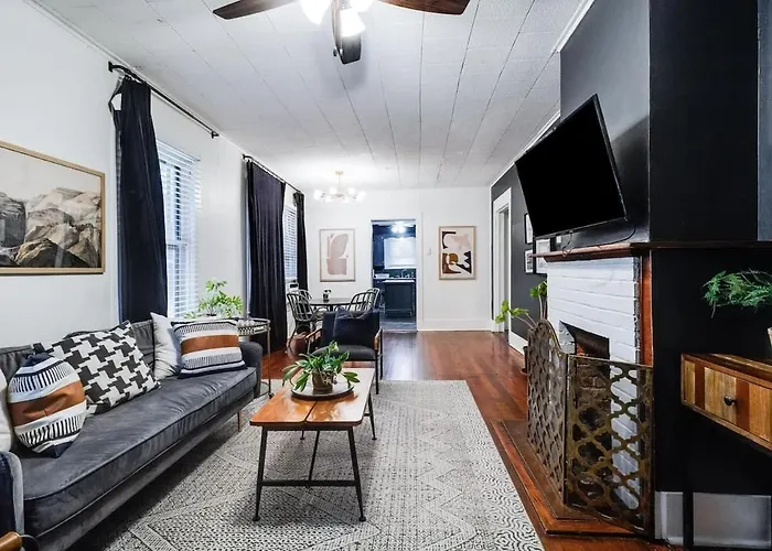 Holiday home Spacious 4br Retreat In The Heart Of Lafayette